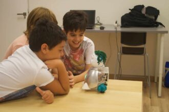 Aisoy1, El Robot Que Fomenta La Programación Y La Educación Emocional 1