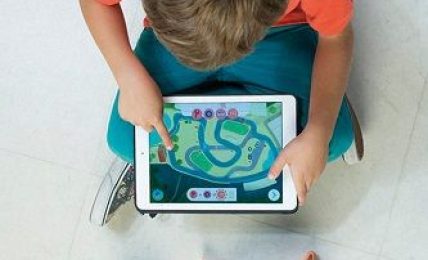 Para el próximo curso, EduBook y los robots Dash & Dot de Vicens Vives