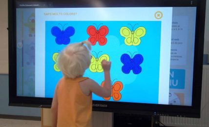 Monitores interactivos de doble uso en la Escola L’Arc de Sant Martí