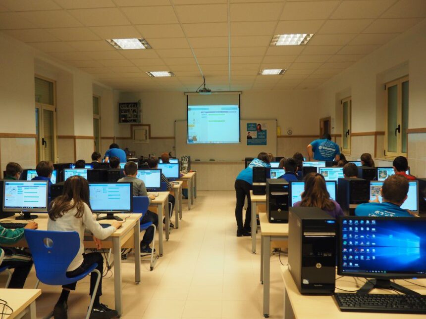 Hp Acerca El Mundo De La Programación A Más De 220 Estudiantes En León 1