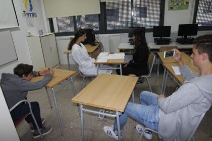 Alumnos De Secundaria Se Convierten En Policías Para Aprender Francés 1