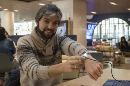 Eduardo Alarcón, El Español Que Enseña Robótica Y Programación A Los Estudiantes Chinos 1