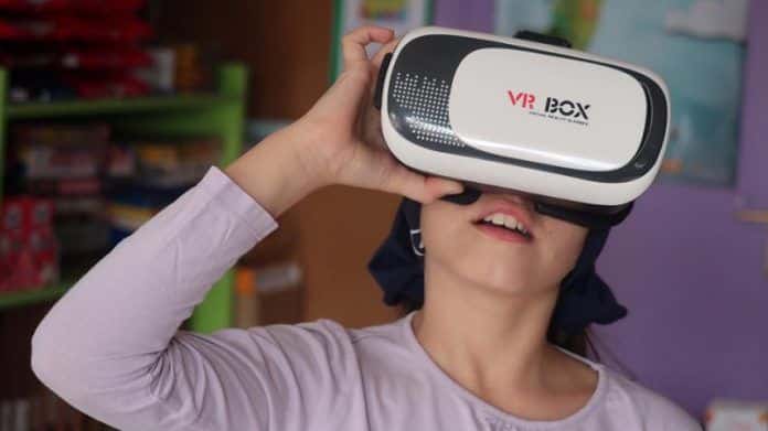 Realidad virtual en clase: vivir experiencias en lugar de estudiar con  libros