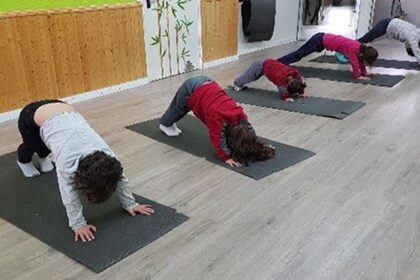 Clase De Yoga En El Aula