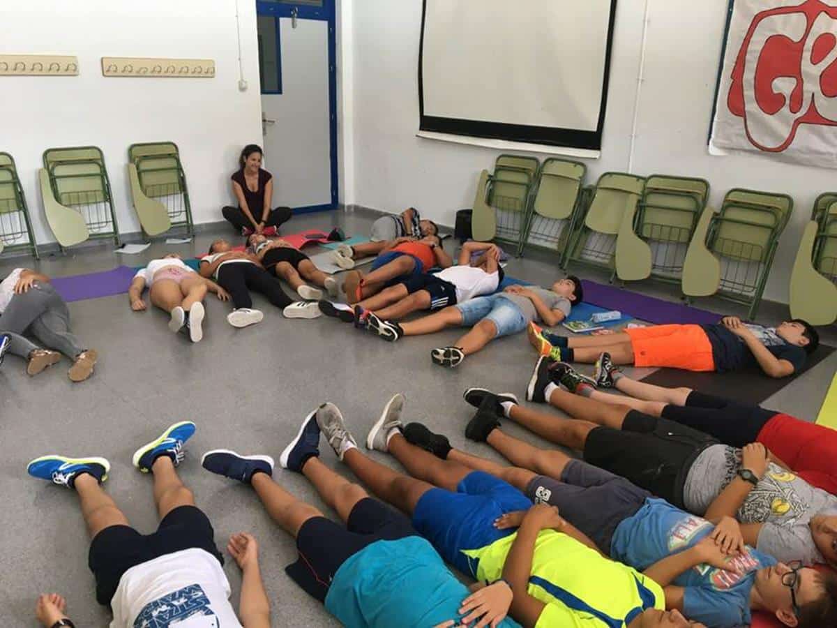 Clase De Yoga En Ies Azahar En San Martín Del Tesorillo