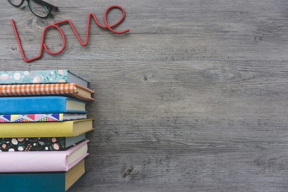 Nueve libros de amor y uno de desamor para celebrar leyendo el día