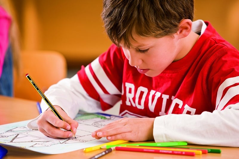Noris junior: el lápiz de color, de cera y acuarelable para niños