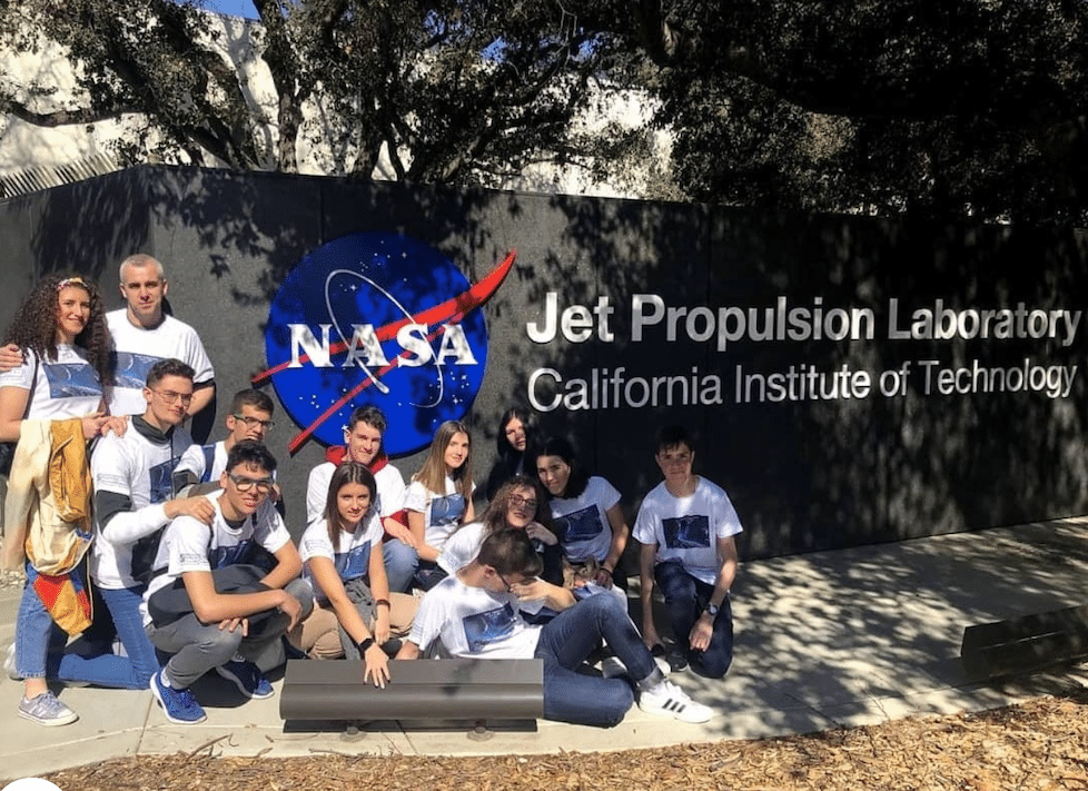 Estudiantes Convertidos En Ingenieros Aeroespaciales