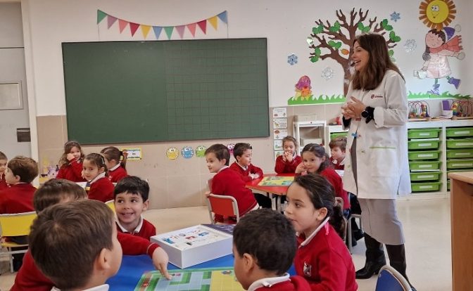 Alumnado de los colegios del Grupo Educare aprenden robótica sin pantallas con el apoyo de Edelvives