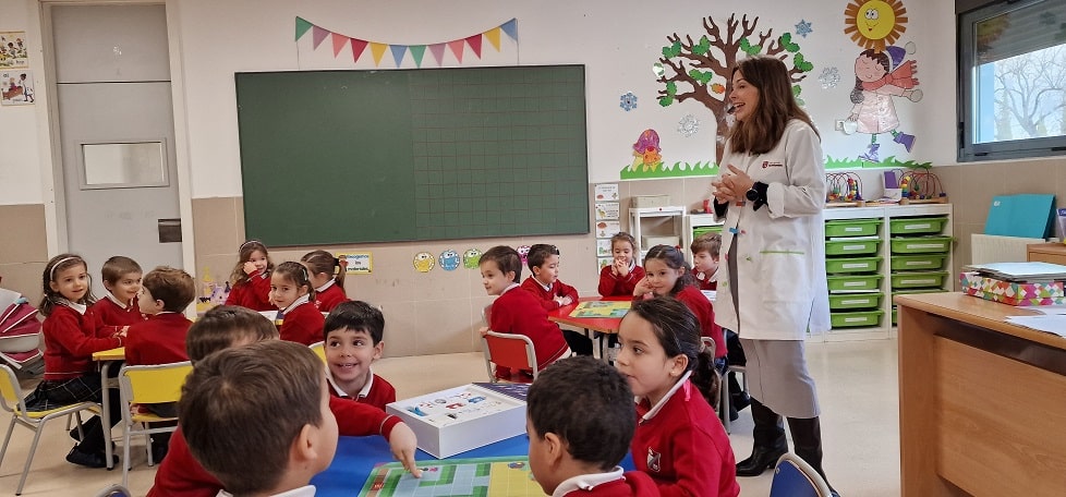 Alumnado de los colegios del Grupo Educare aprenden robótica sin pantallas con el apoyo de Edelvives